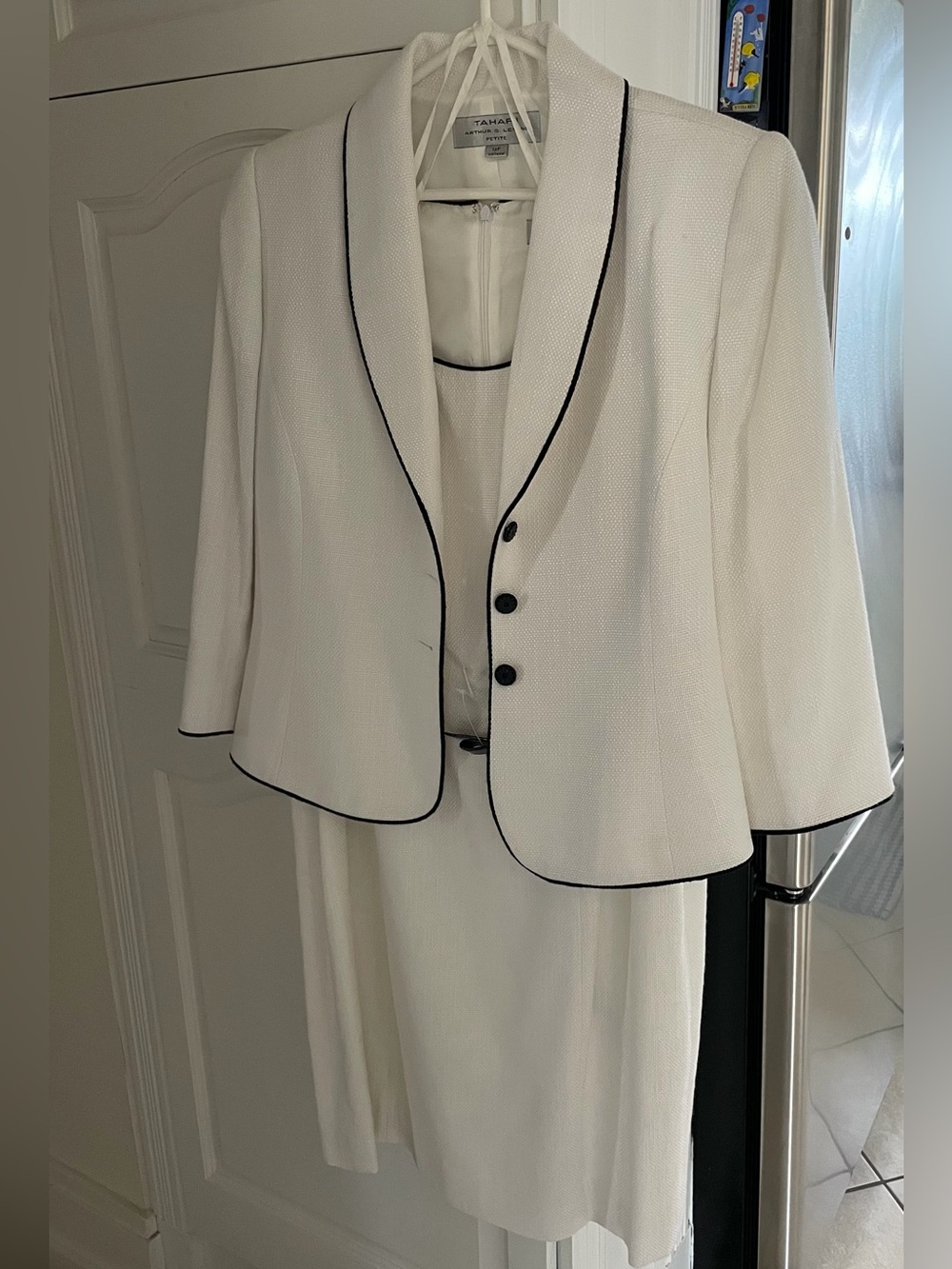 🆕 Tahari ASL White Two-Piece Skirt Suit with Black Trim - new with tags - Picture 2 of 4